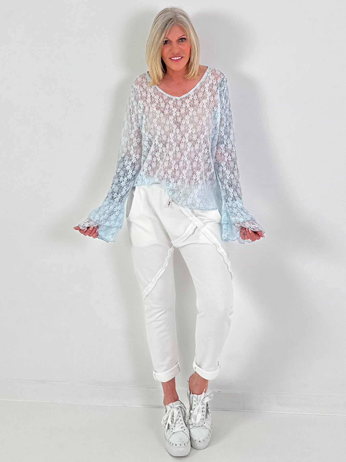 Bloemenkanten blouse - lichtblauw