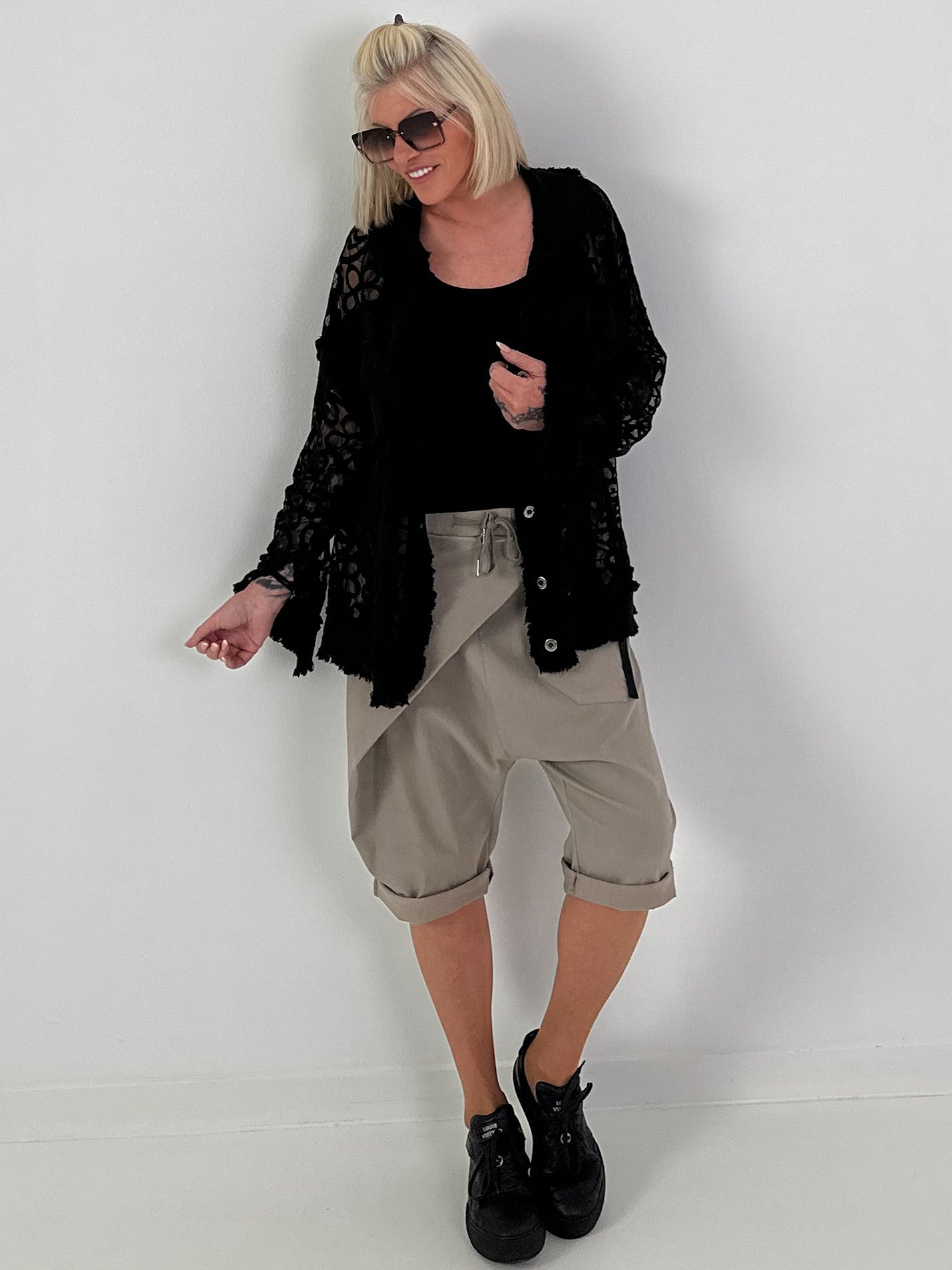 Jeansjacke mit floralem Netzeinsatz - schwarz ( lieferbar ab 26.05.26)