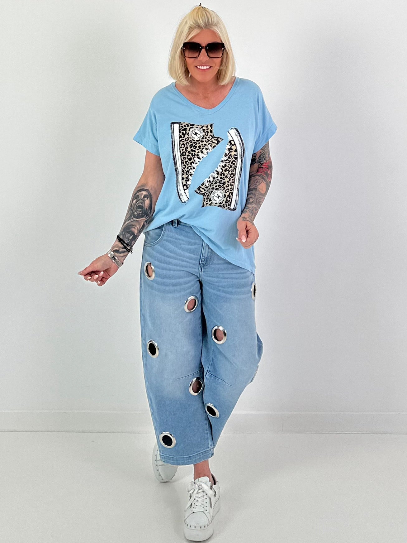 T-shirt with leopard shoe print - light blue