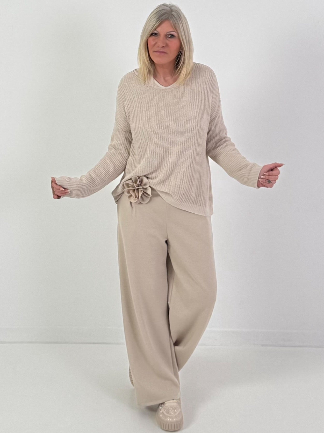 Hose Modell "Blossom Ease" - beige