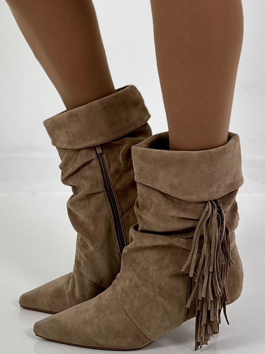 Ankle boots with fringe - beige