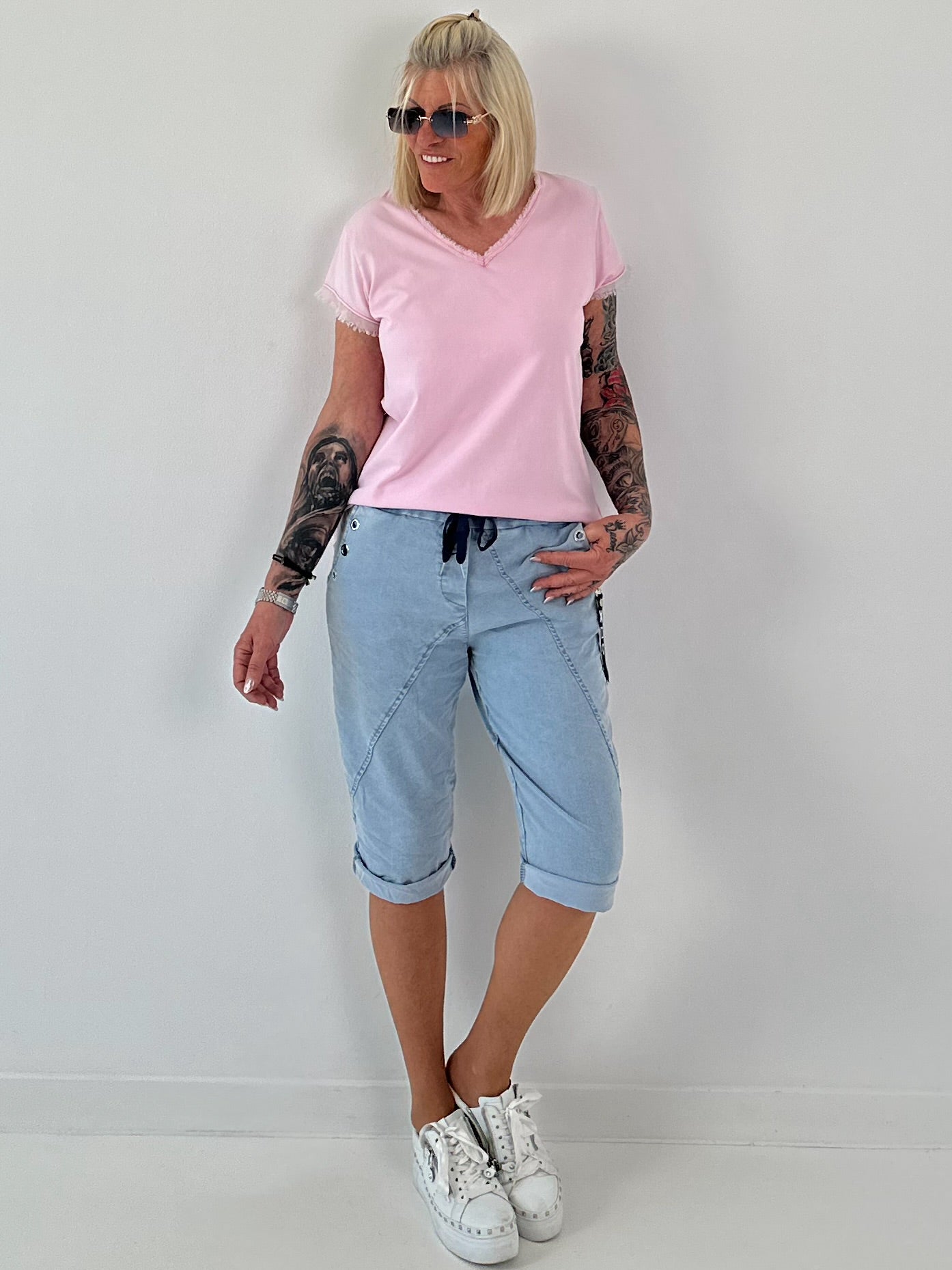 T-Shirt mit fransigen Abschlüssen-  rosa
