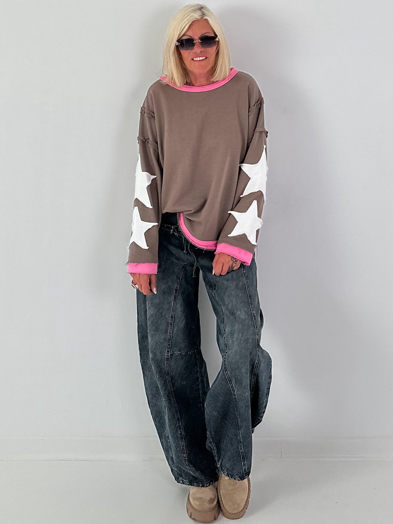 Sweatshirt with trendy star elements - taupe