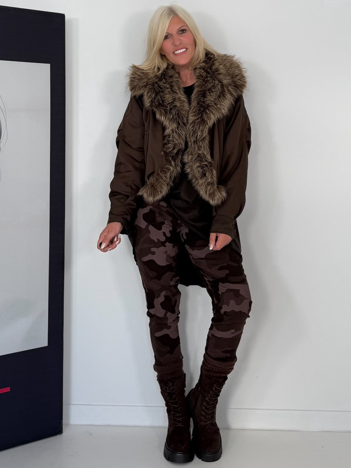 Jacke mit kuscheligem Fellkragen - mokka