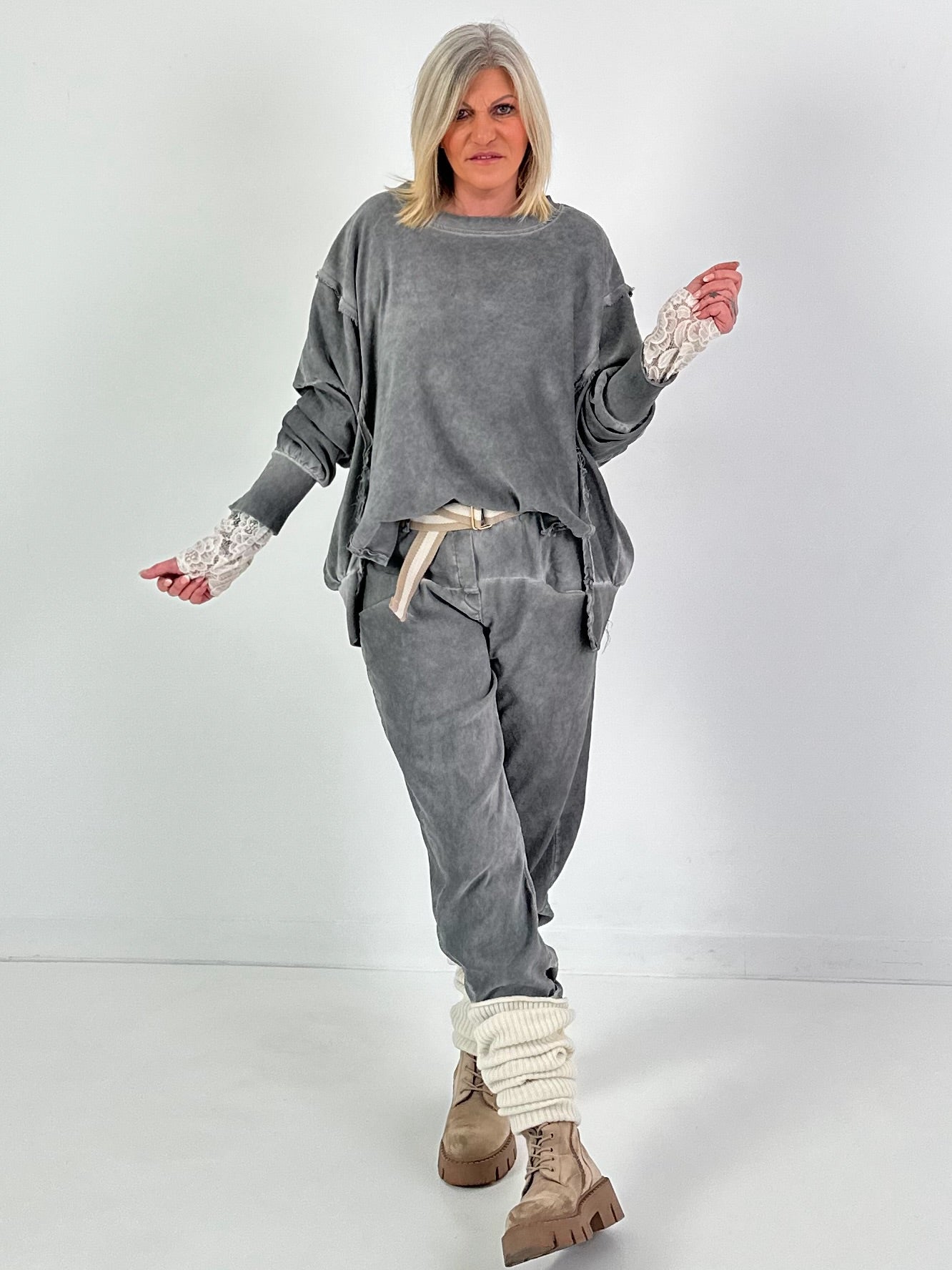 Sweater mit Linksnähten - grau