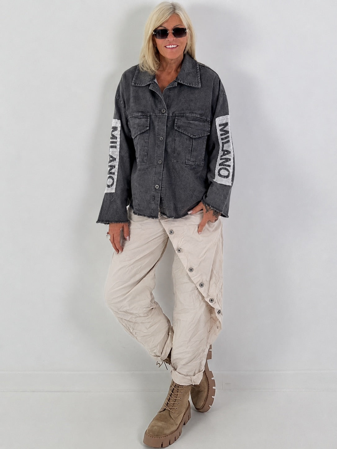 Lässiges Jeanshemd mit Statement Patches - denim black