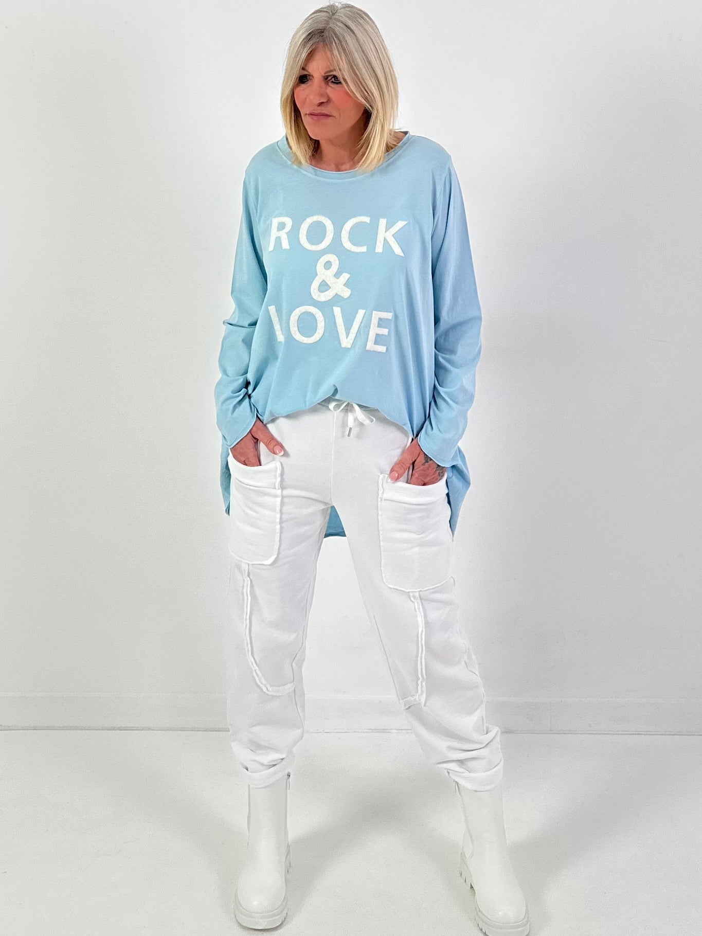 Oversized Shirt Modell "Rock&Love Wave" - hellblau