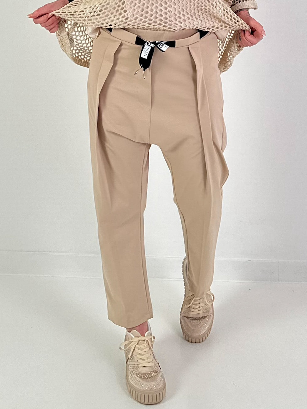 Hose mit breiter Bundfalte - beige