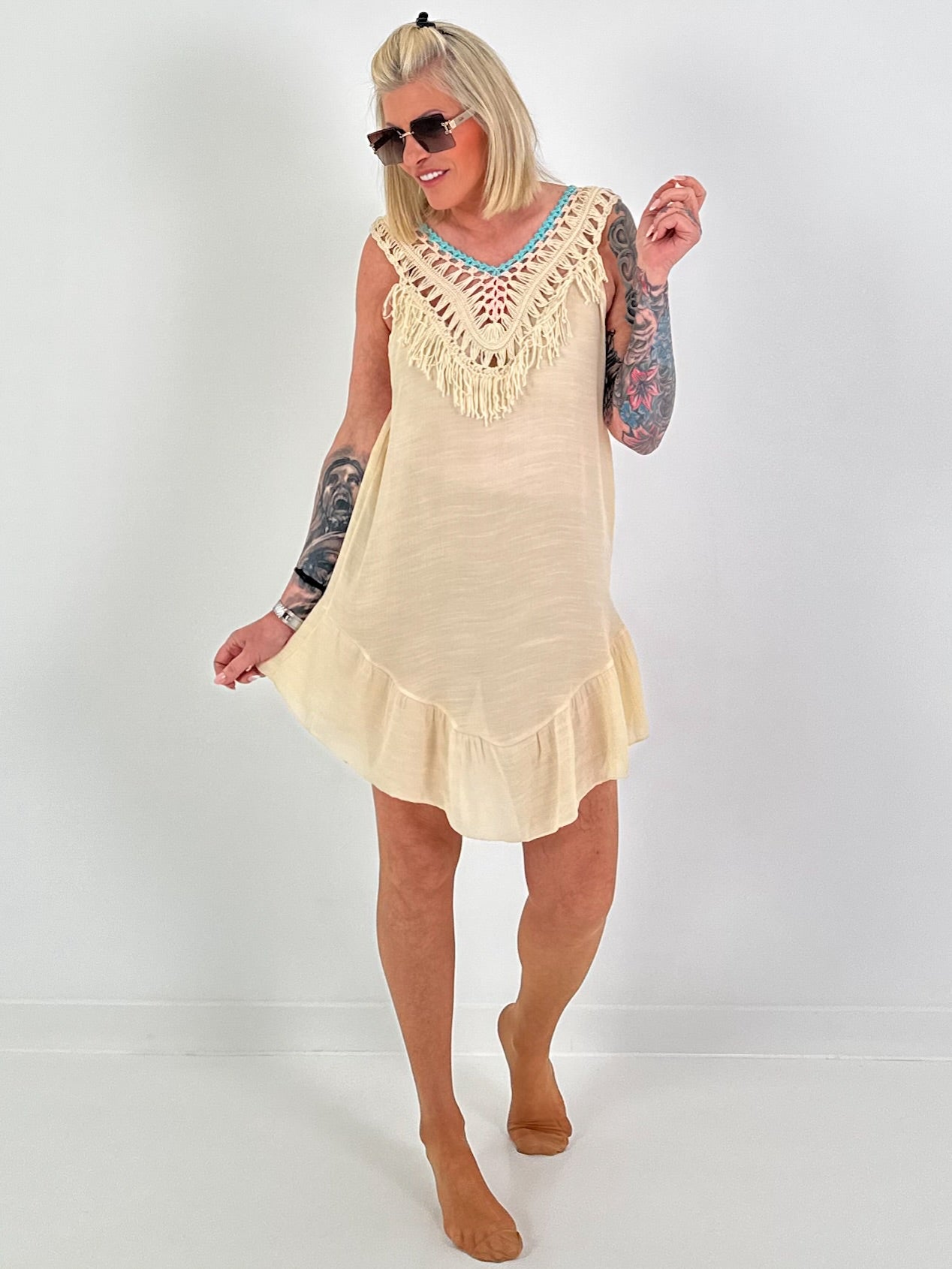 Ärmellose Ibiza Kleid/Tunika mit Häkeleinsätzen - beige