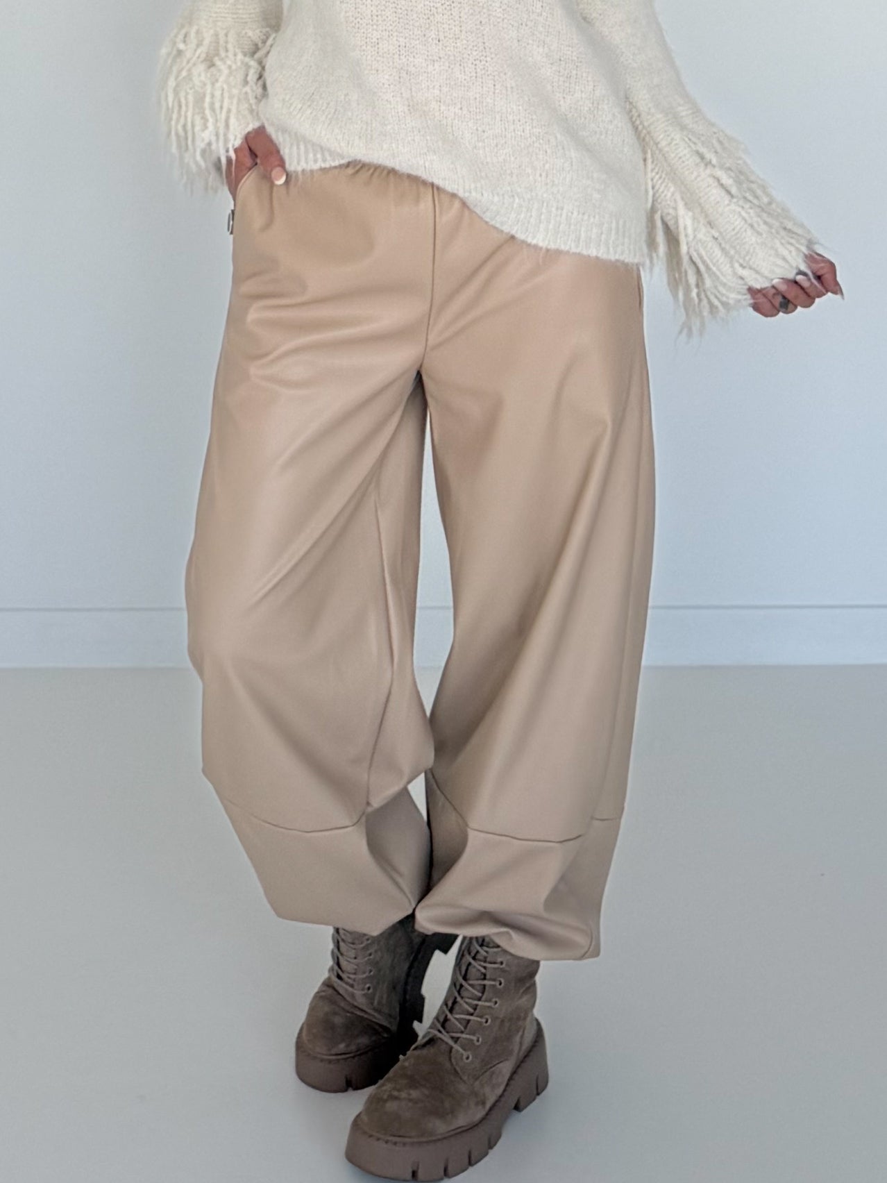 Vegane Lederhose 2 Looks - beige
