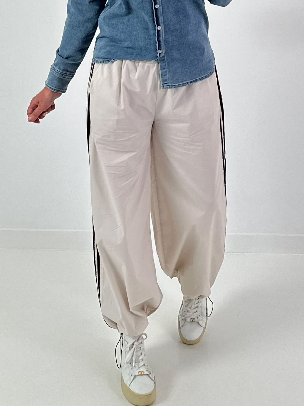 Pants with elastic waistband - beige