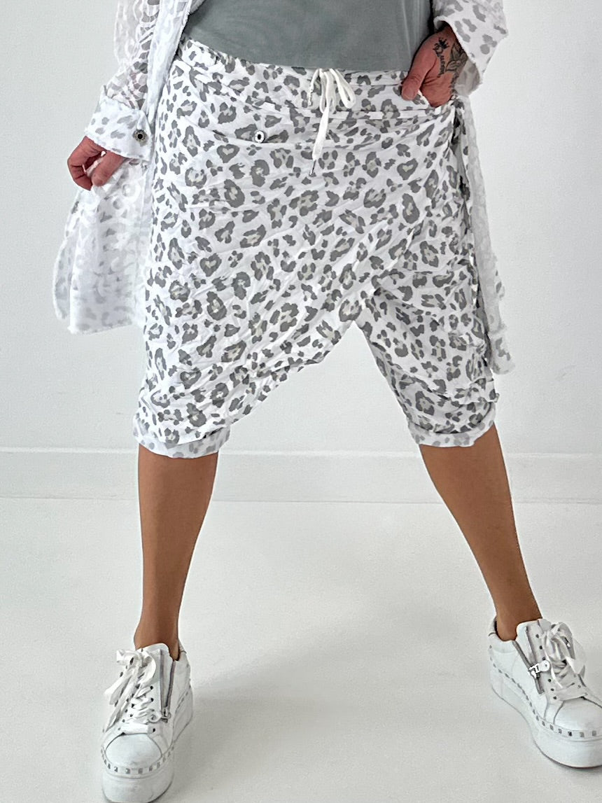 Stylische Hose mit Überwurf im Knit-Look - weiss