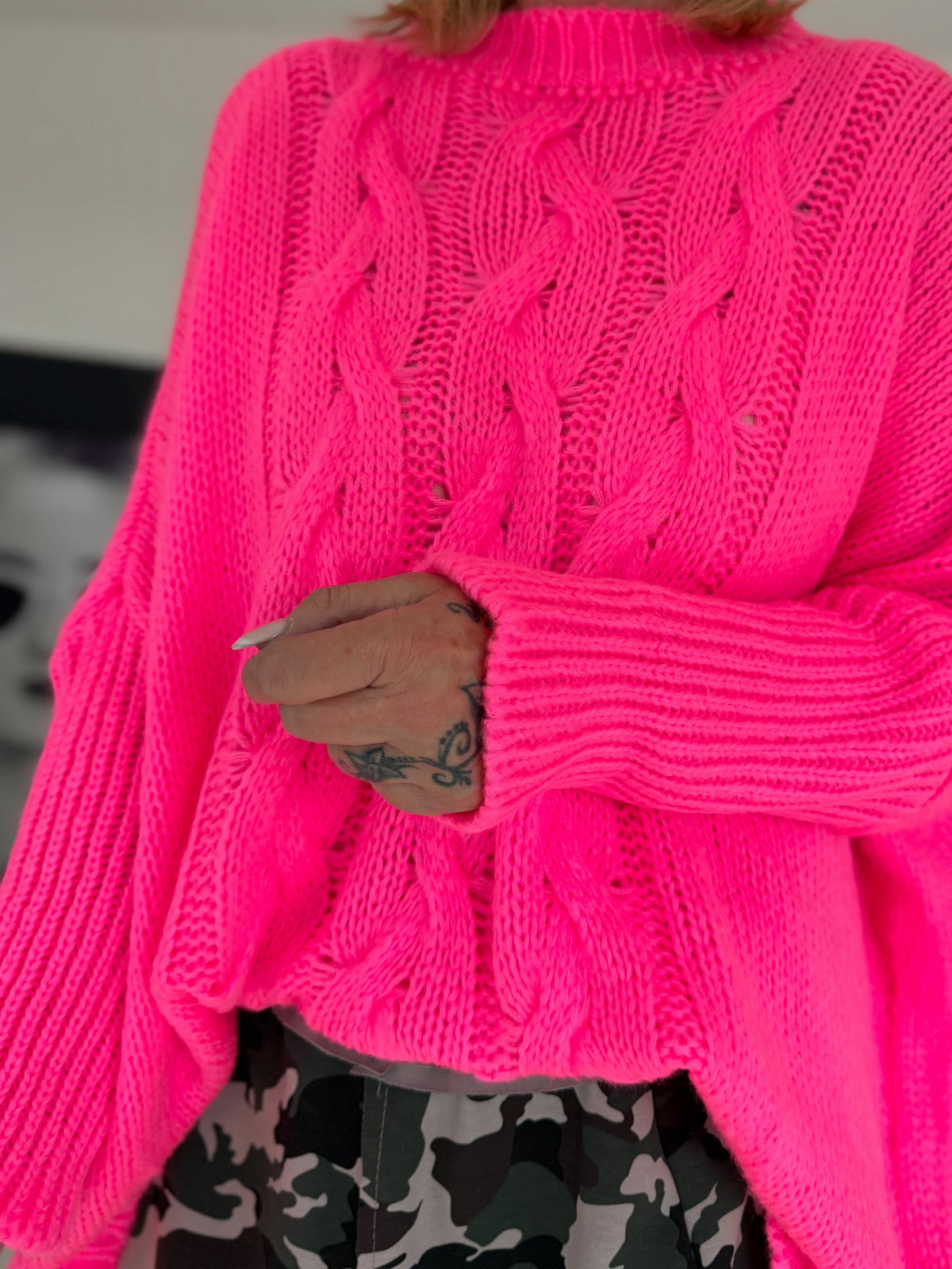 Pullover mit Stulpenärmeln und Zopfmuster - neonpink