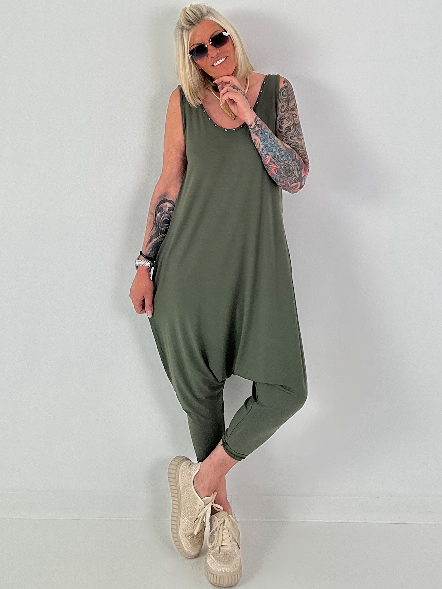 Jumpsuit mit Nieten - oliv