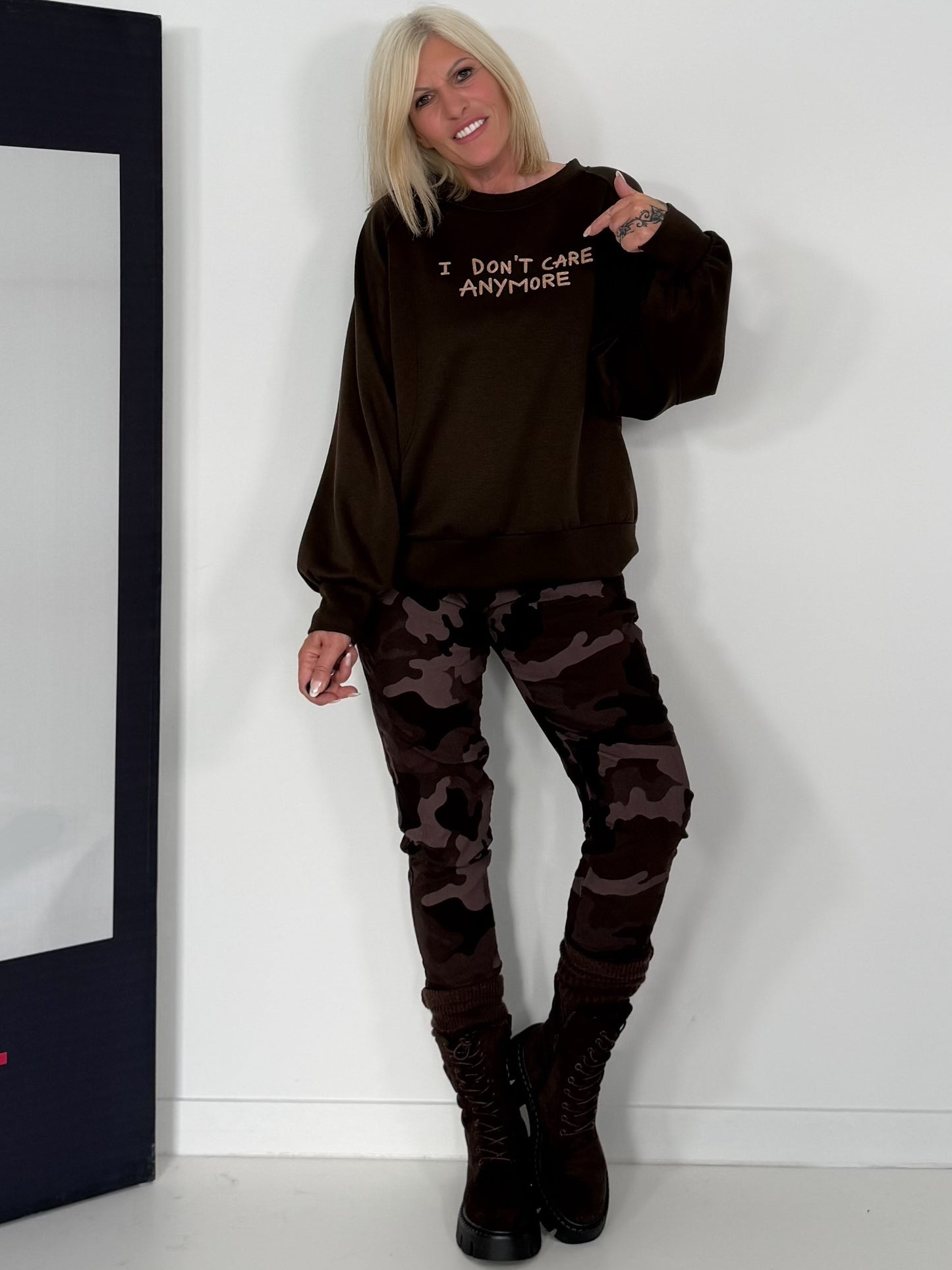 Sweater I Don´t Care Anymore - mokka