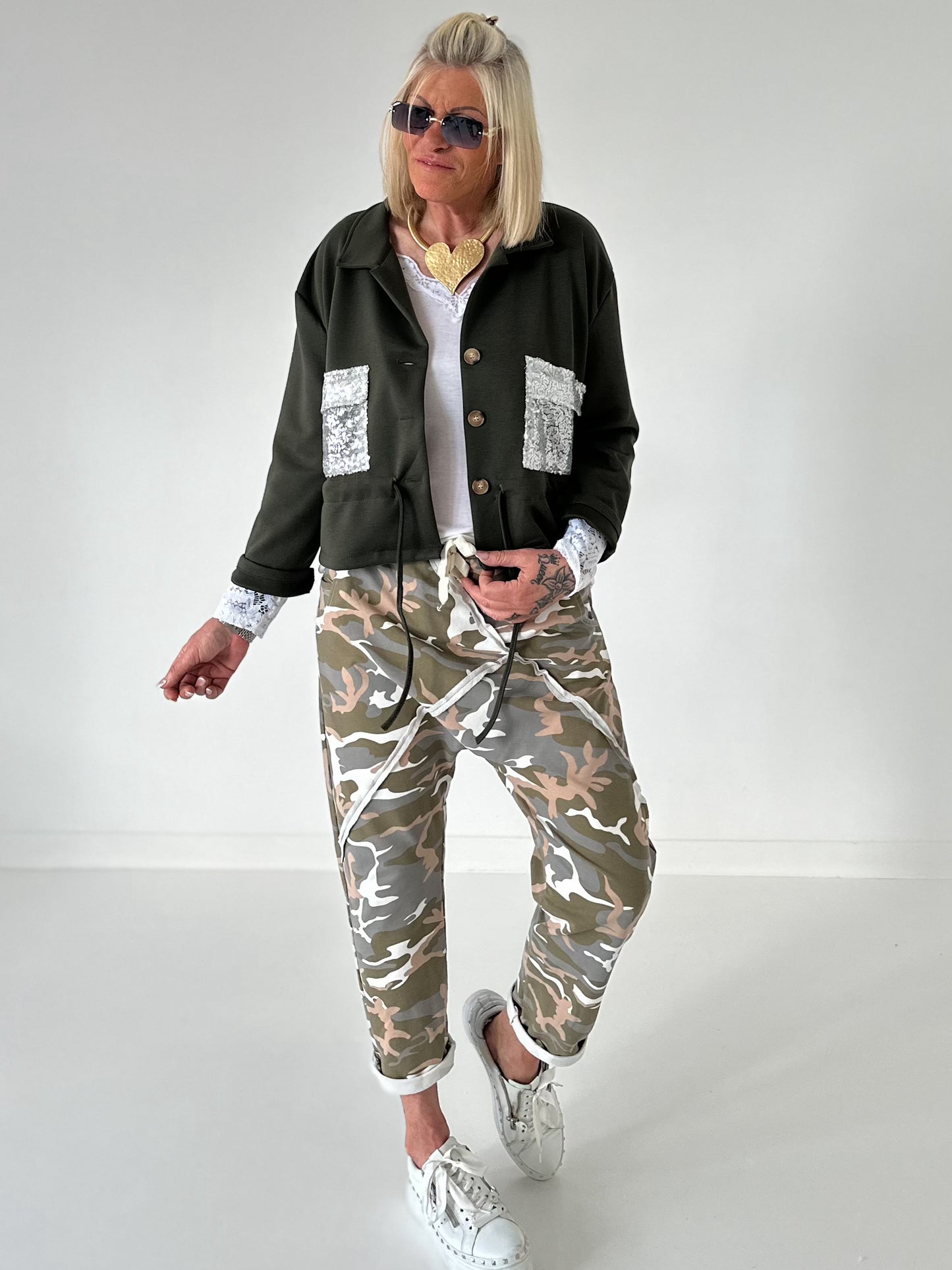 Jacke mit Pailletten Taschen- oliv