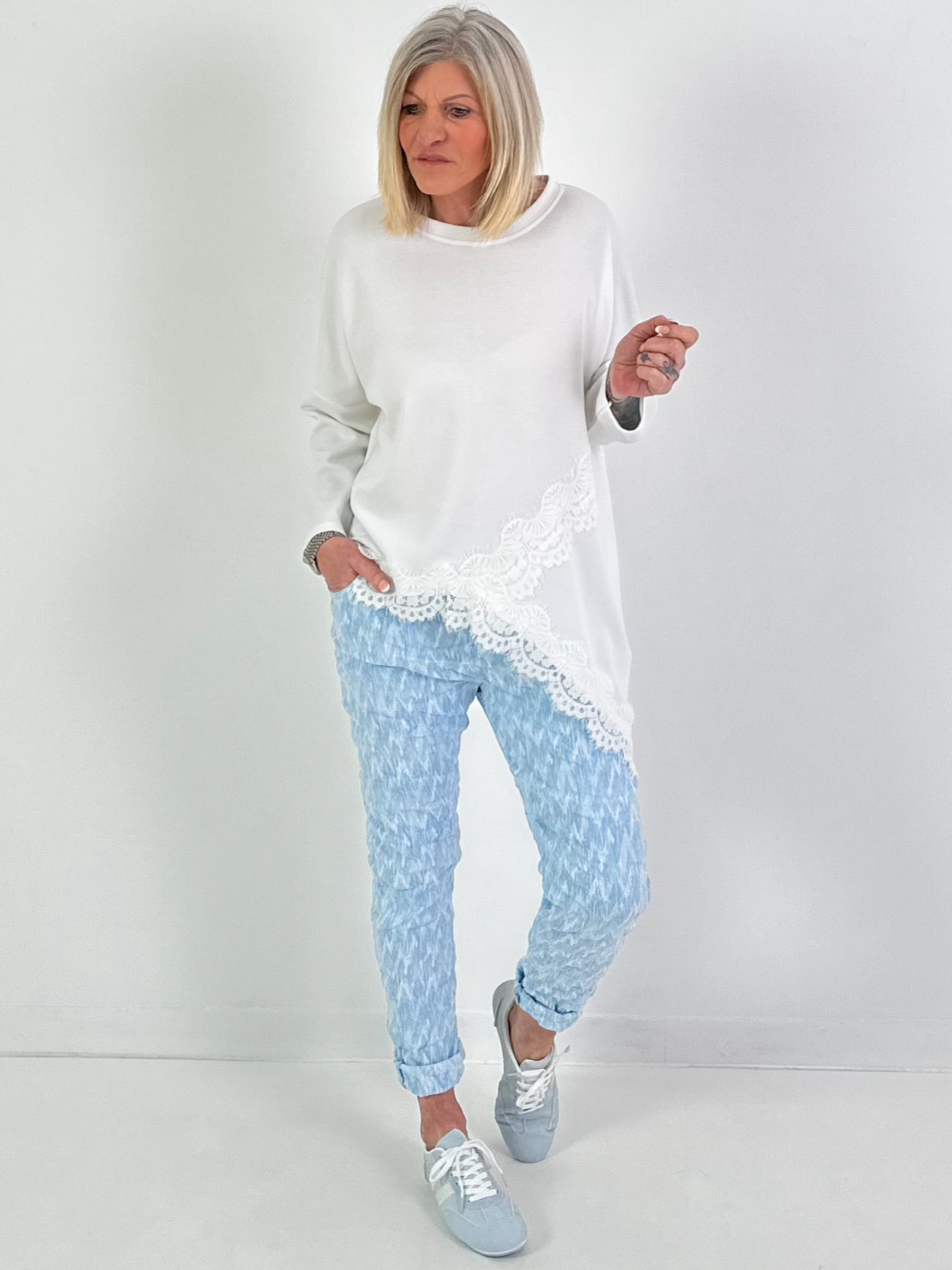 Trui met kanten details - wit