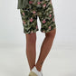 Kurze Hose Camouflage mit floralen Details - khaki-mehrfarbig