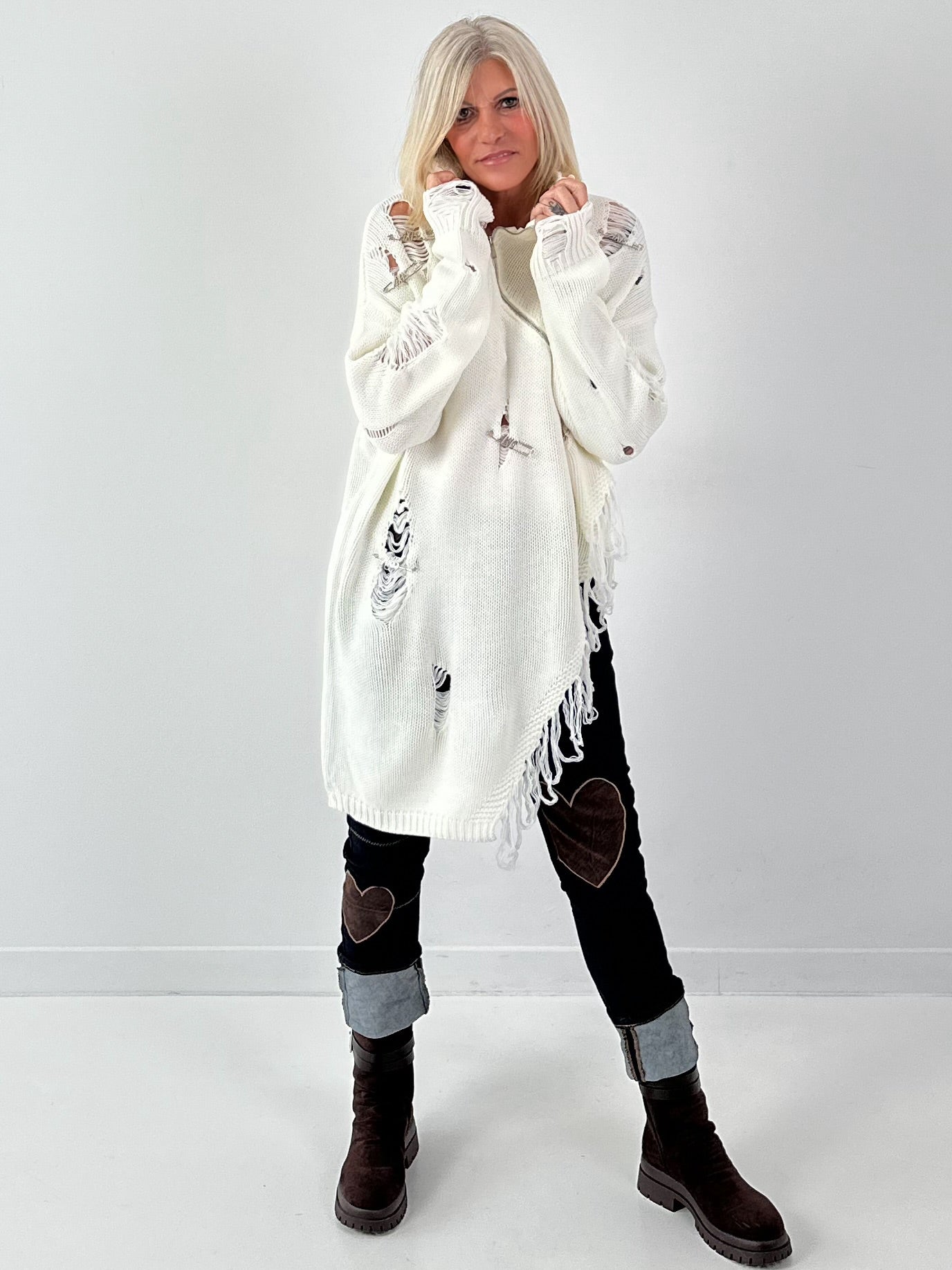 Destroyed sweater model "Broken Line" - ecru