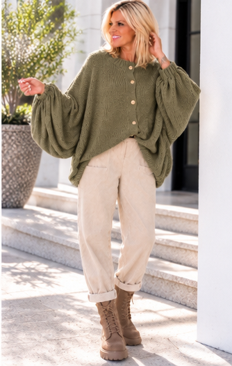 Kuschelige Oversized Strickjacke mit Außennähten - oliv