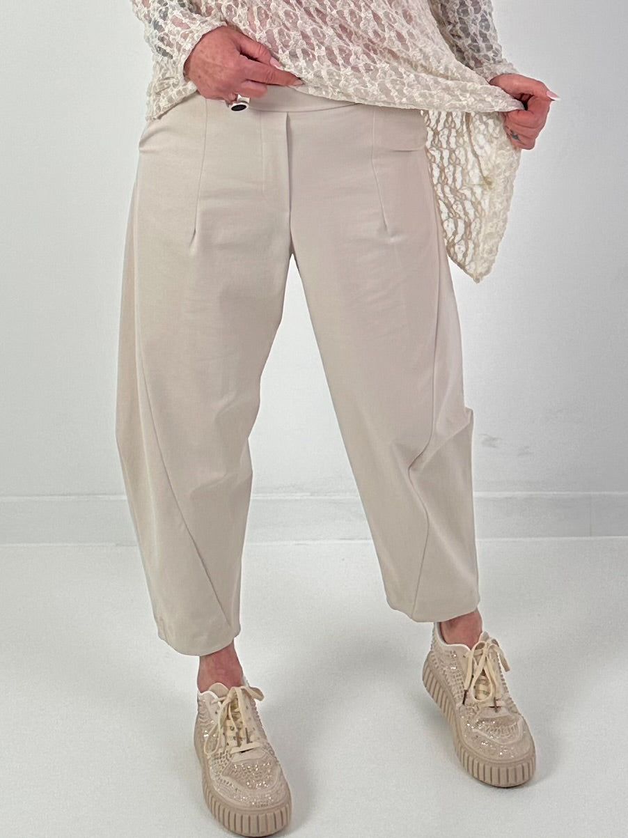 Ballonhose mit asymmetrischer Naht - beige
