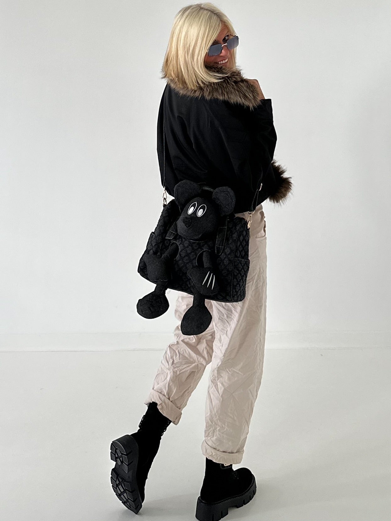 Jacke mit Fellkragen - schwarz