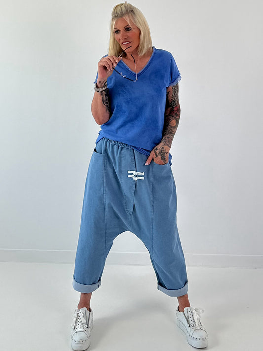 T-Shirt mit fransigen Abschlüssen-  royalblau