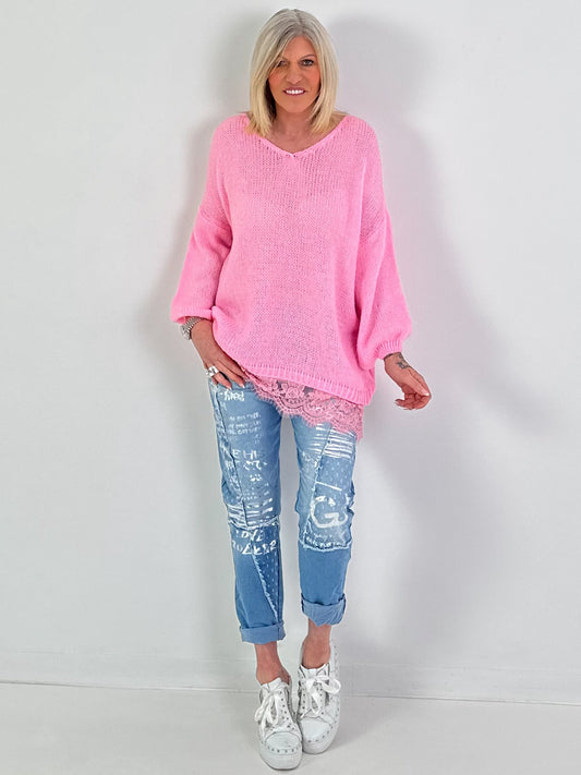 Pullover mit Spitzenrüsche - rosa