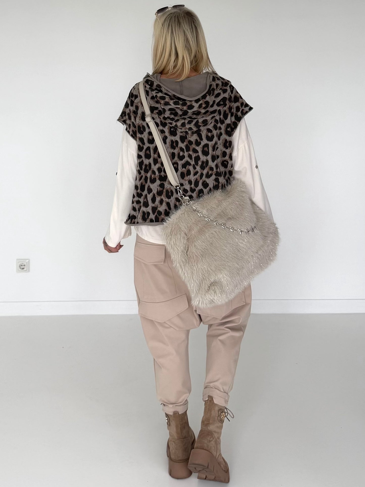 Felltasche mit funkelnden Details - beige