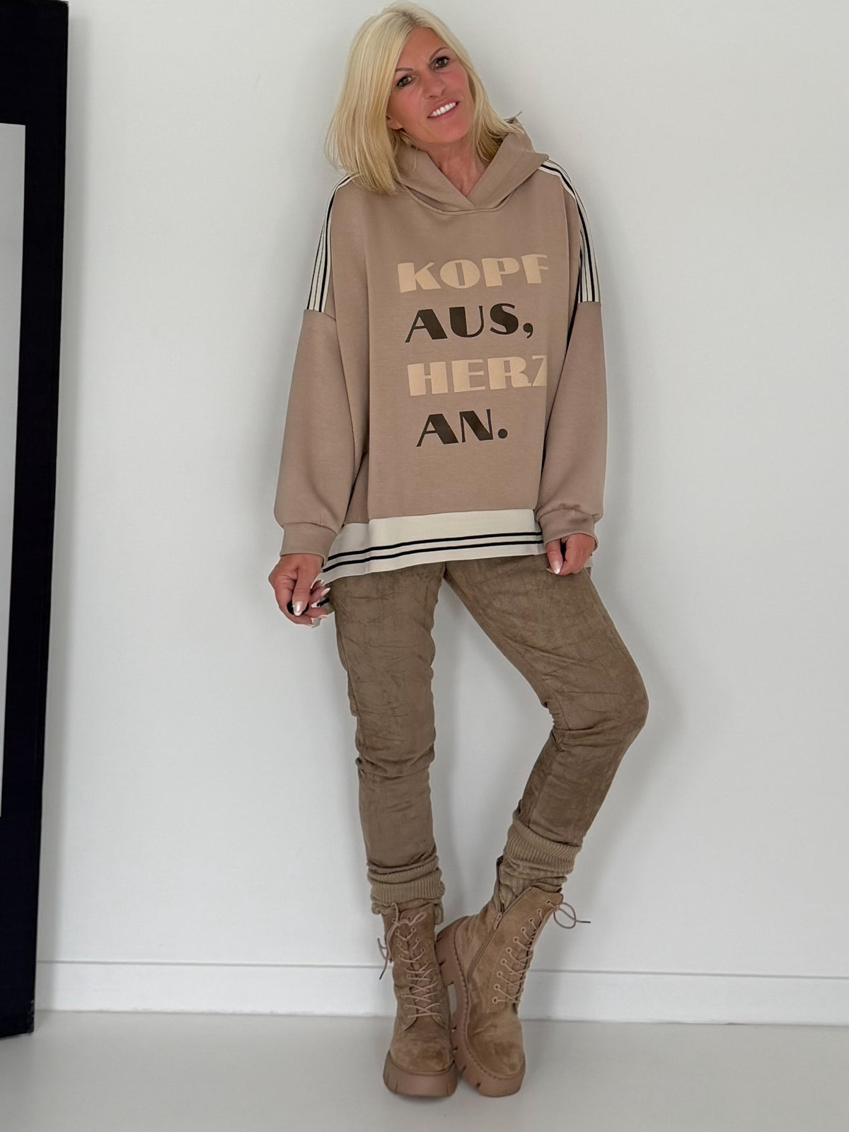 Oversized Hoodie Kopf Aus, Herz An! - taupe
