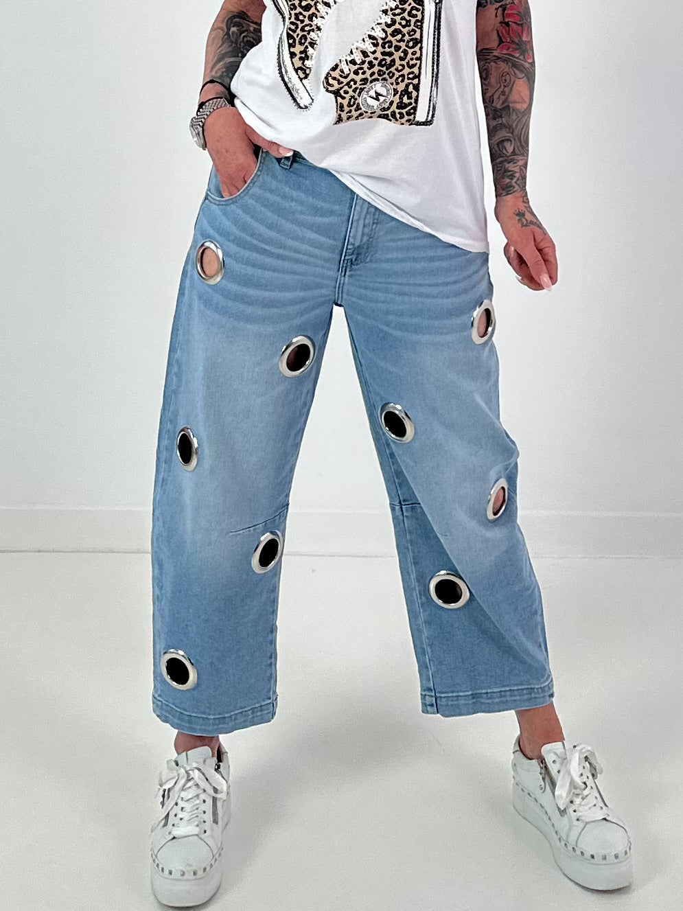 Jeans with large eyelets - denim