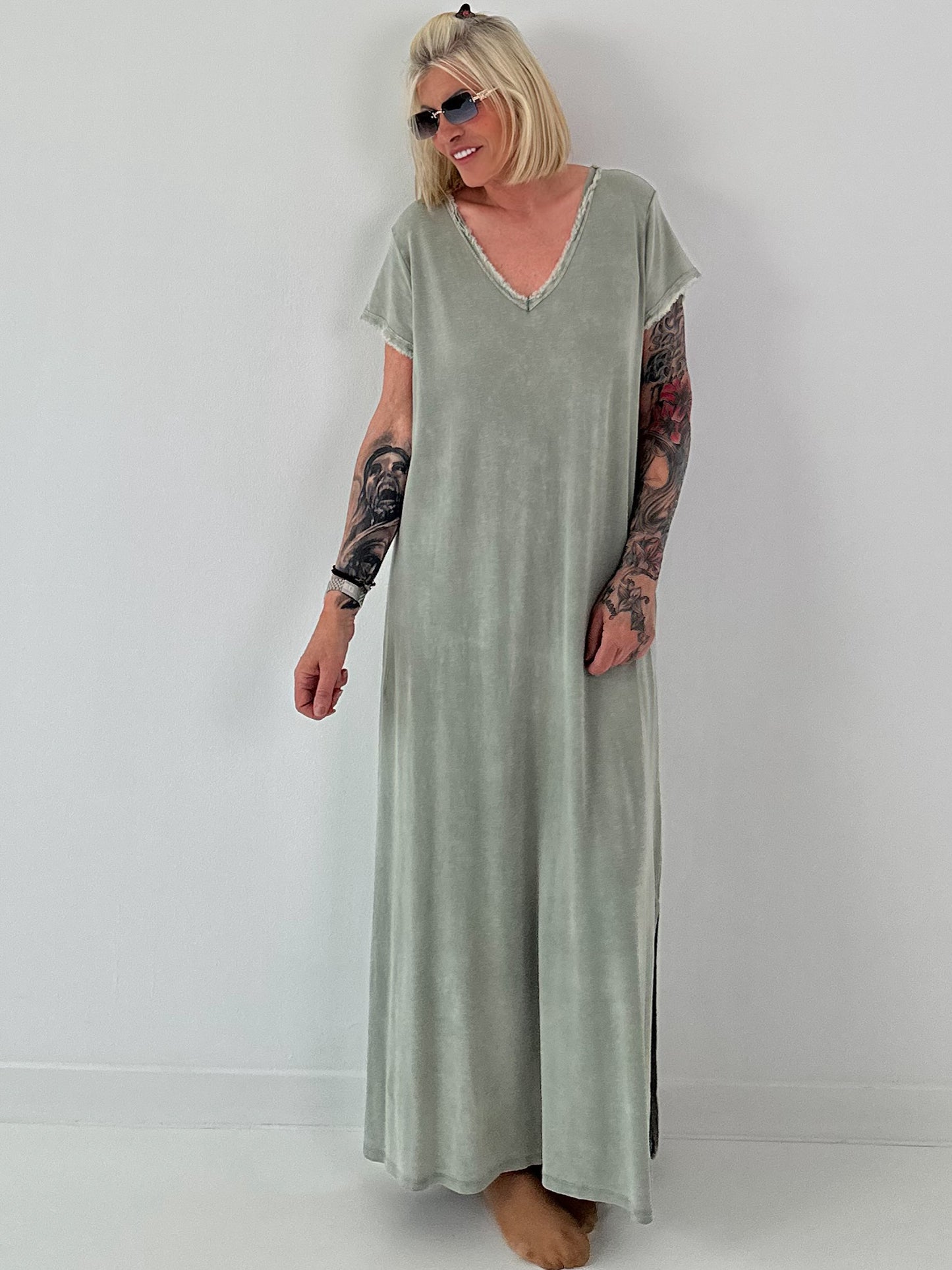 Maxi Kleid mit fransigen Abschlüssen - salbei