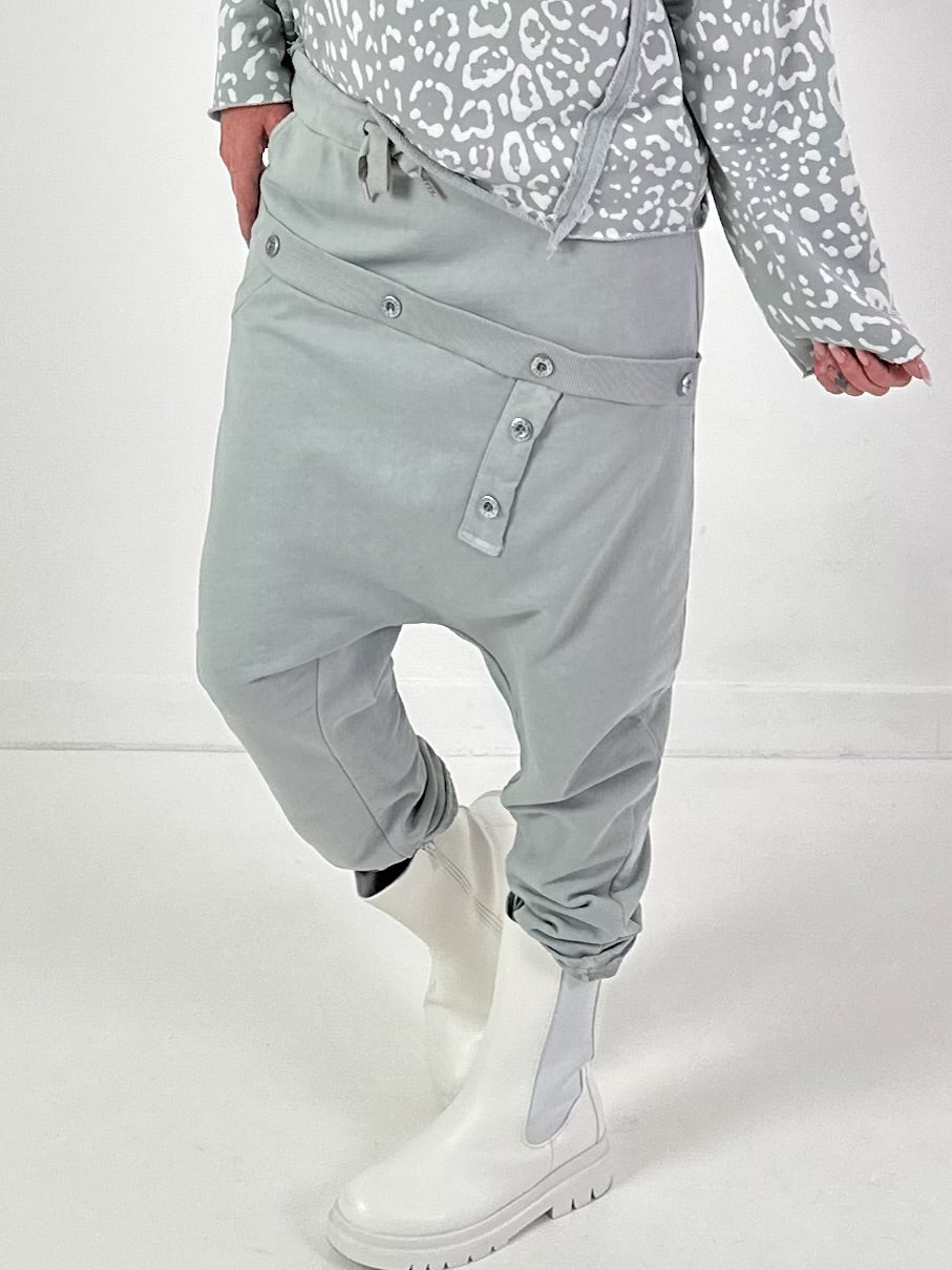 Baggy Hose Modell "Button-Belt" - hellgrau ( lieferbar ab ca. 12.12.25)