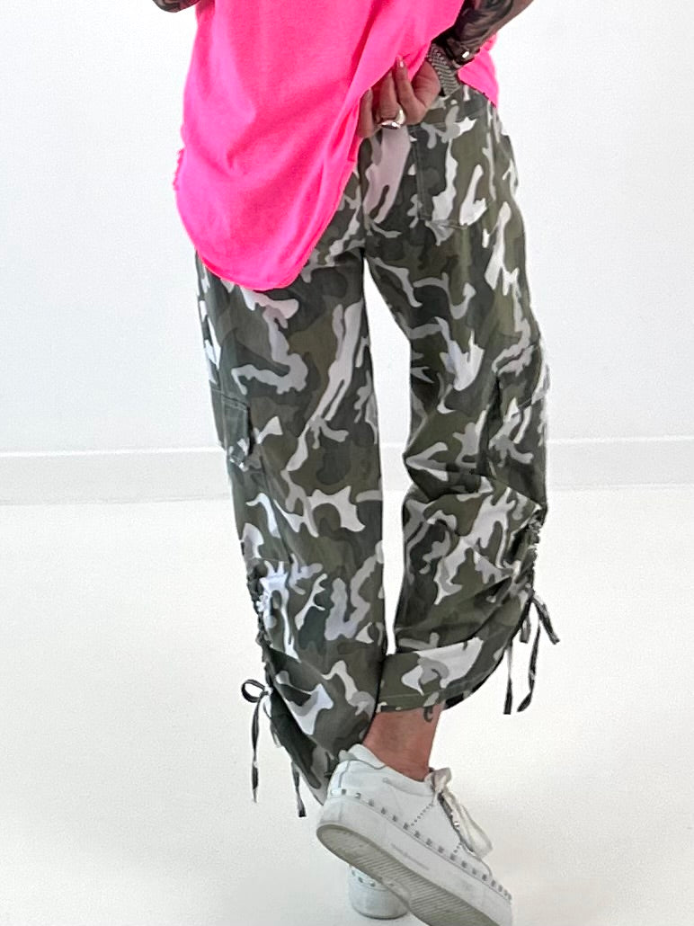 Cargo camouflage broek met smokwerk aan de pijp - kaki-wit