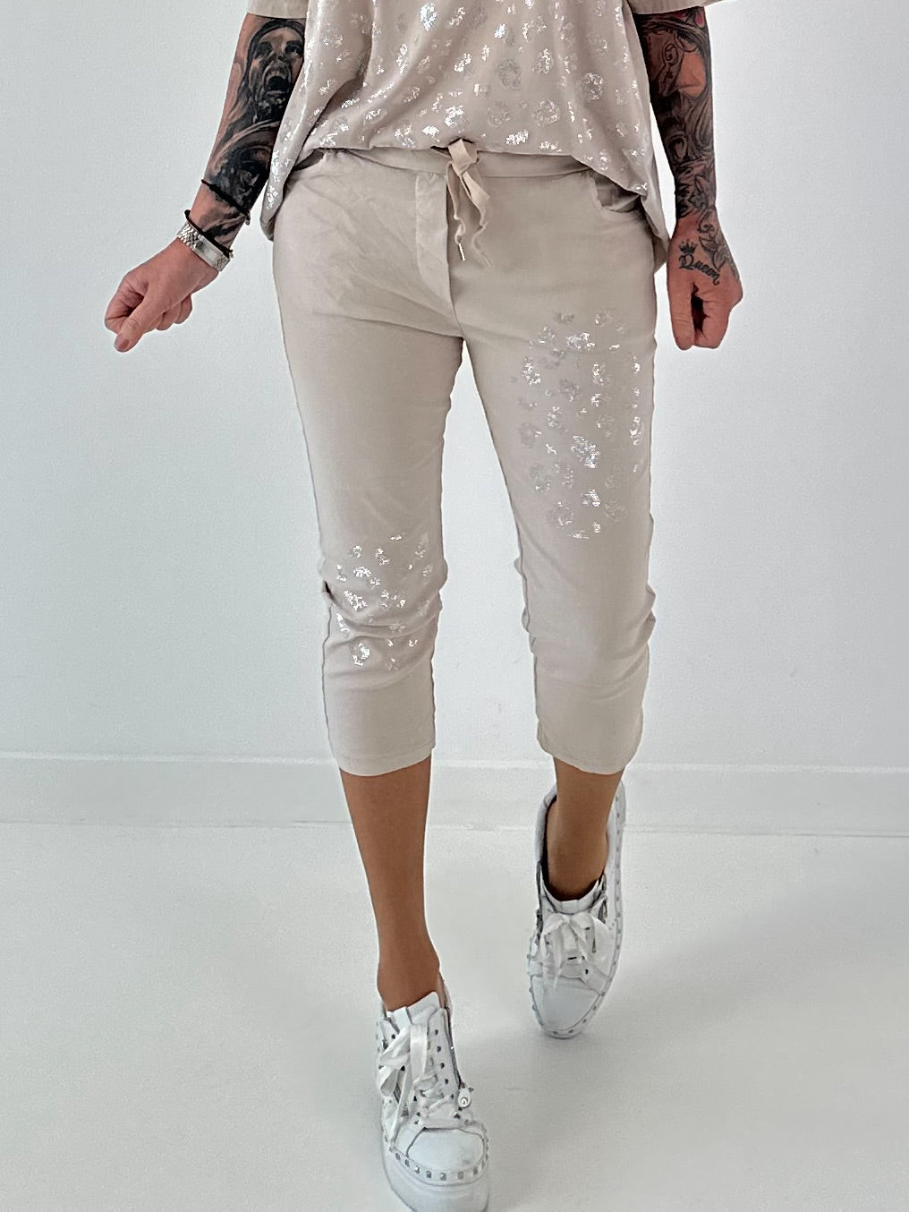 Capri Hose mit Leo Strass - beige