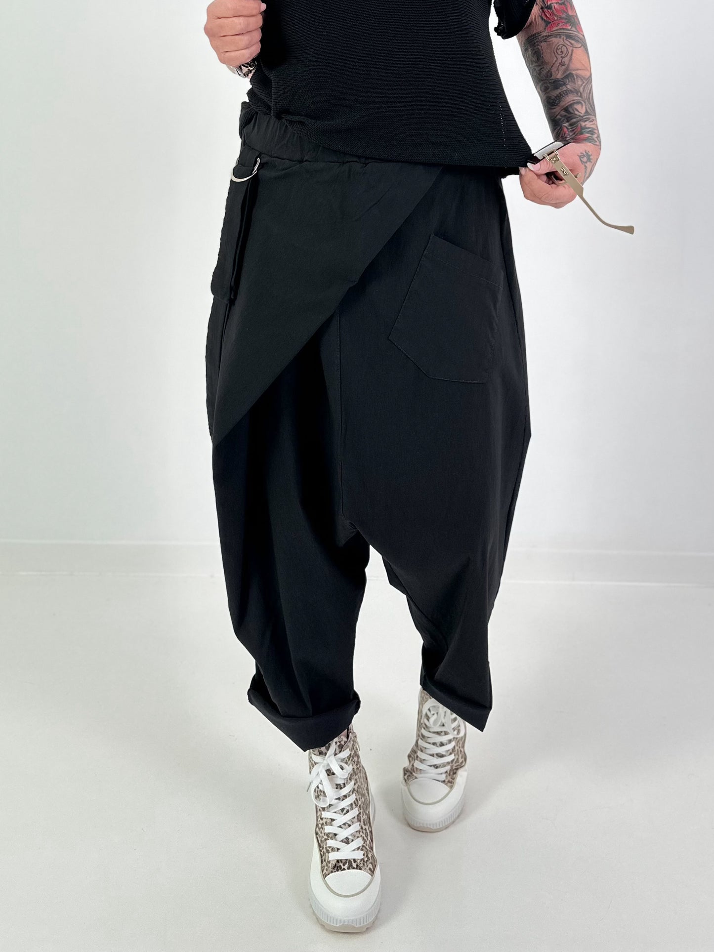 Baggy trousers with wrap - black