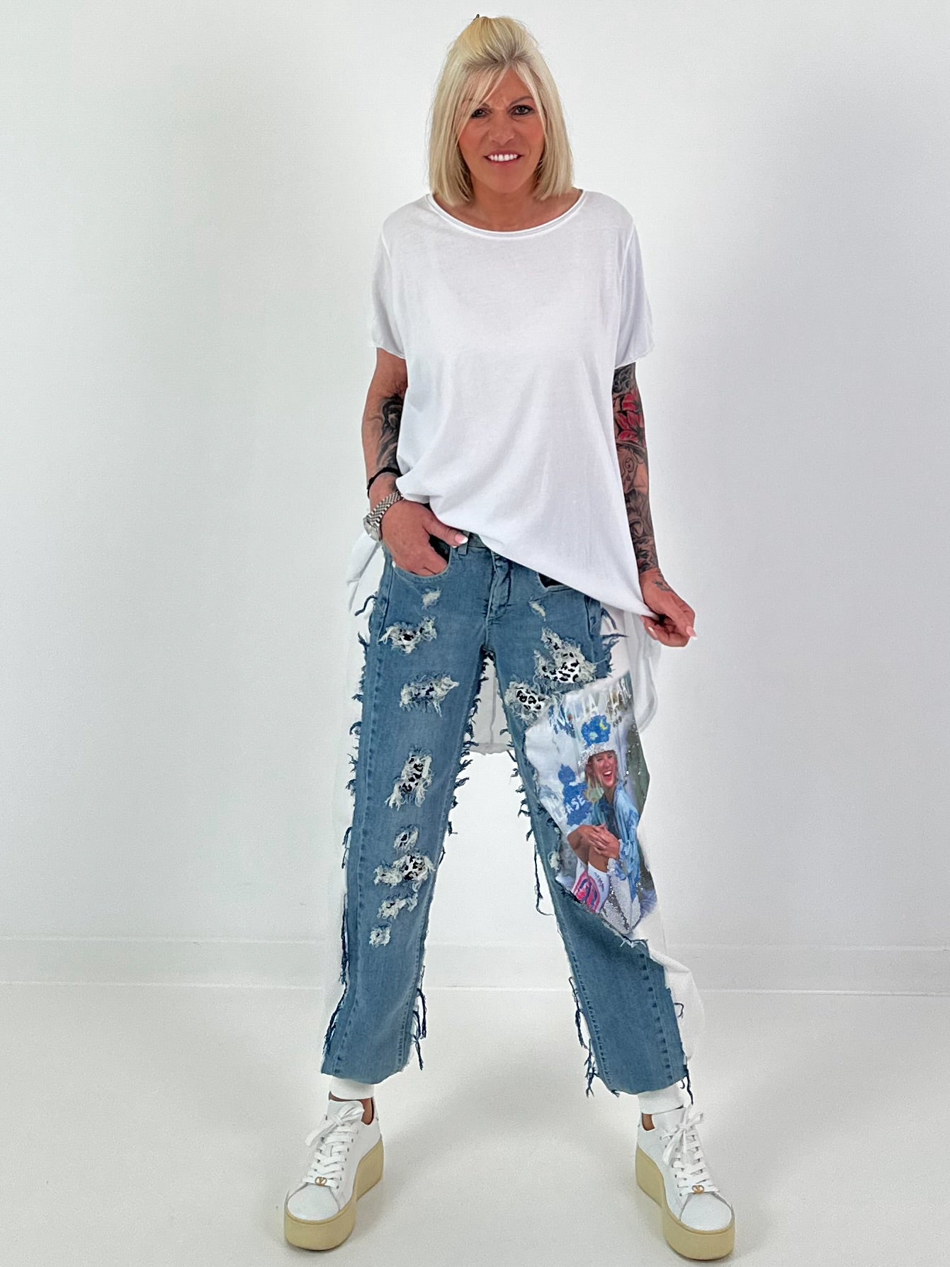 Sweat Jeans mit Print und Destroyed Details - weiss-denim