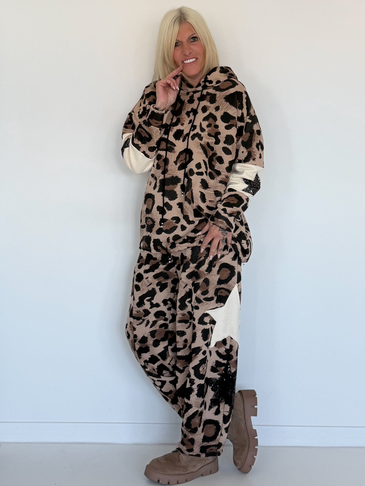 Zweiteiler mit Leo-Print und Stern-Patches - mehrfarbig