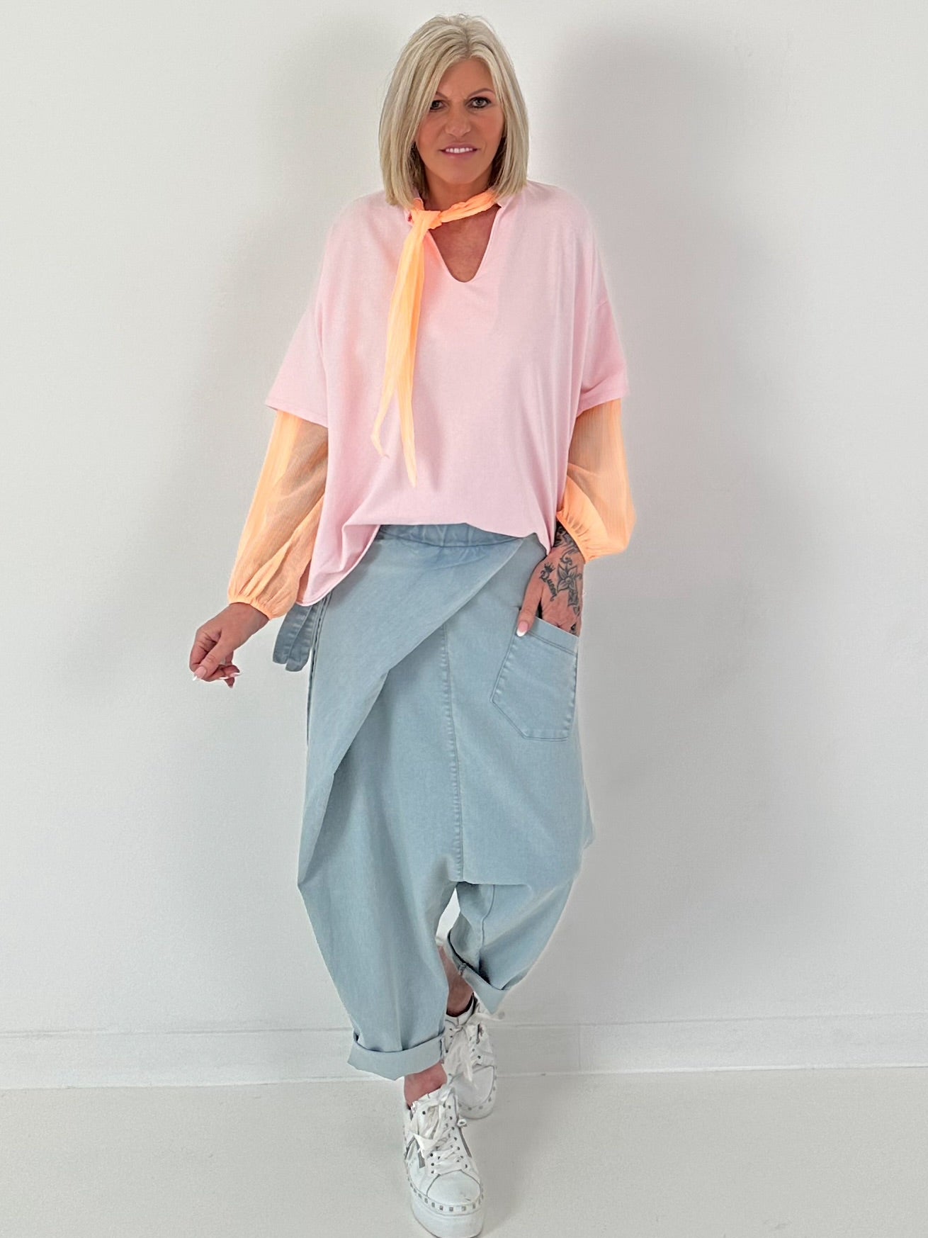 Leichter Sweater mit Blusenärmeln - rosa