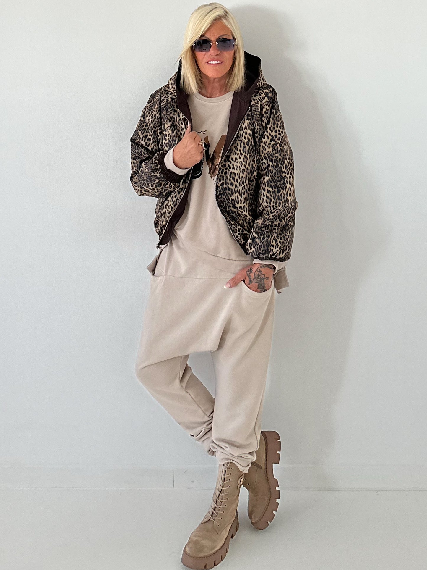 Oversized Sweater mit Paillettenprint - beige