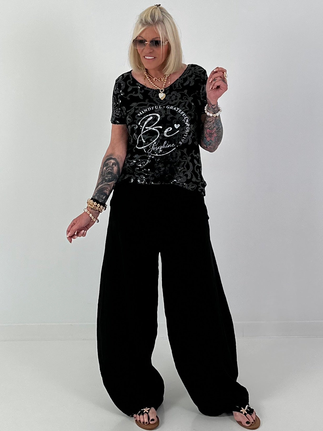 T-Shirt mit transparenten Pailletten - schwarz