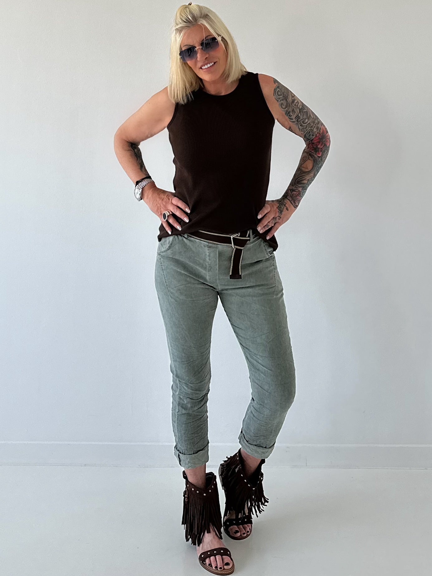 Hose stone washed mit Gürtel - khaki