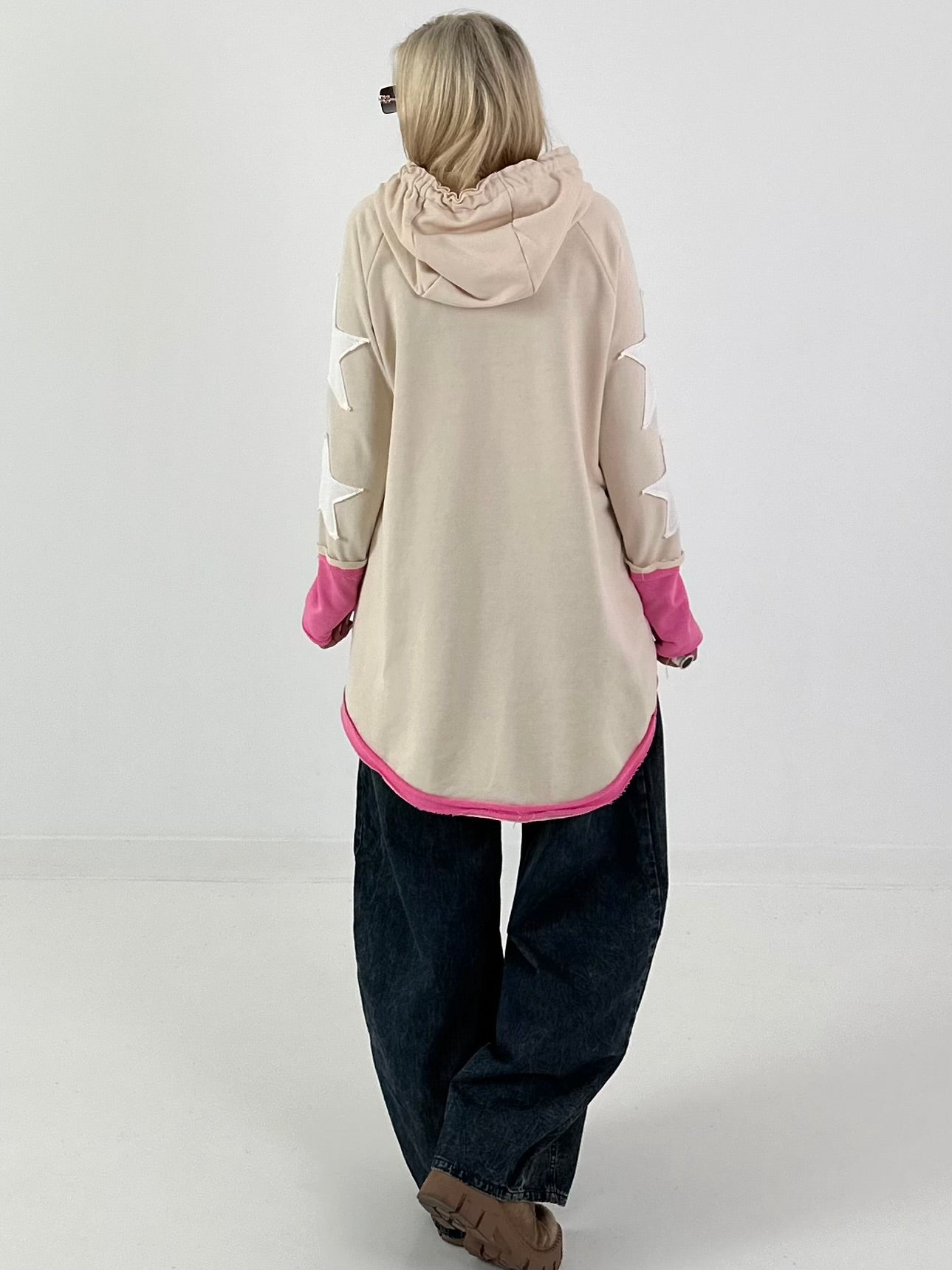 Lässiger Long Hoodie mit Daumenloch und trendigen Sternenelementen - beige