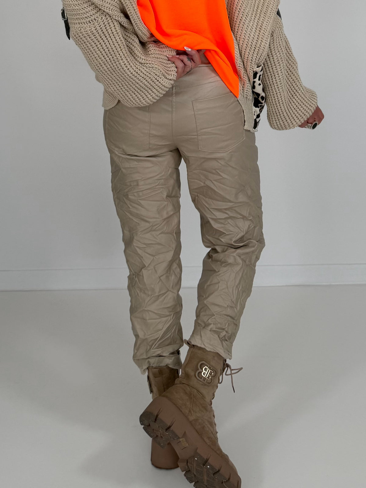 Vegane Lederhose Knopfleiste quer - beige