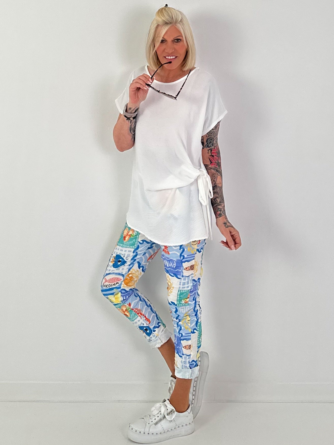 Hose mit All-Over Print-Mix - hellblau-mehrfarbig