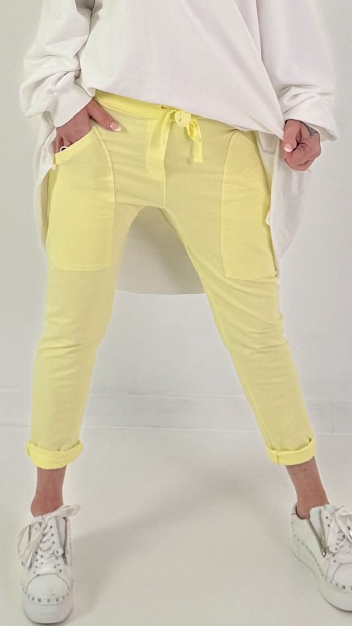 Sweatpants with large patch pockets - yellow
