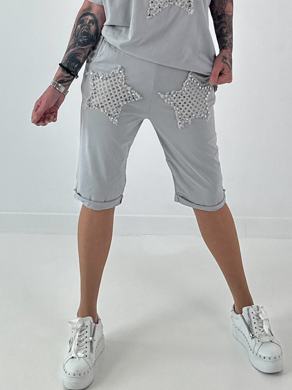 Sweatshort Leo met studs - zwart-wit