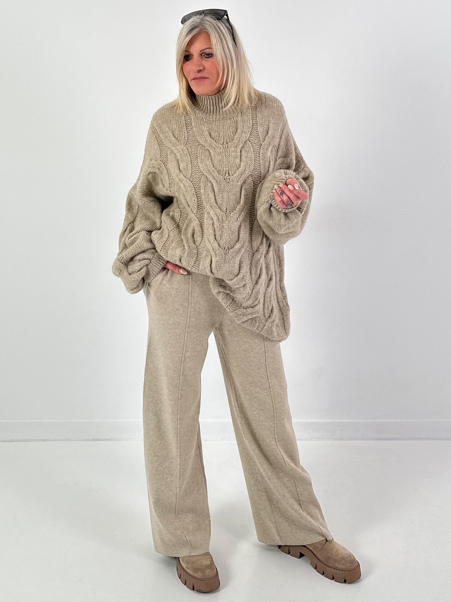 Lässiger Pullover mit Zopfmuster Modell "Pure Cable" - taupe