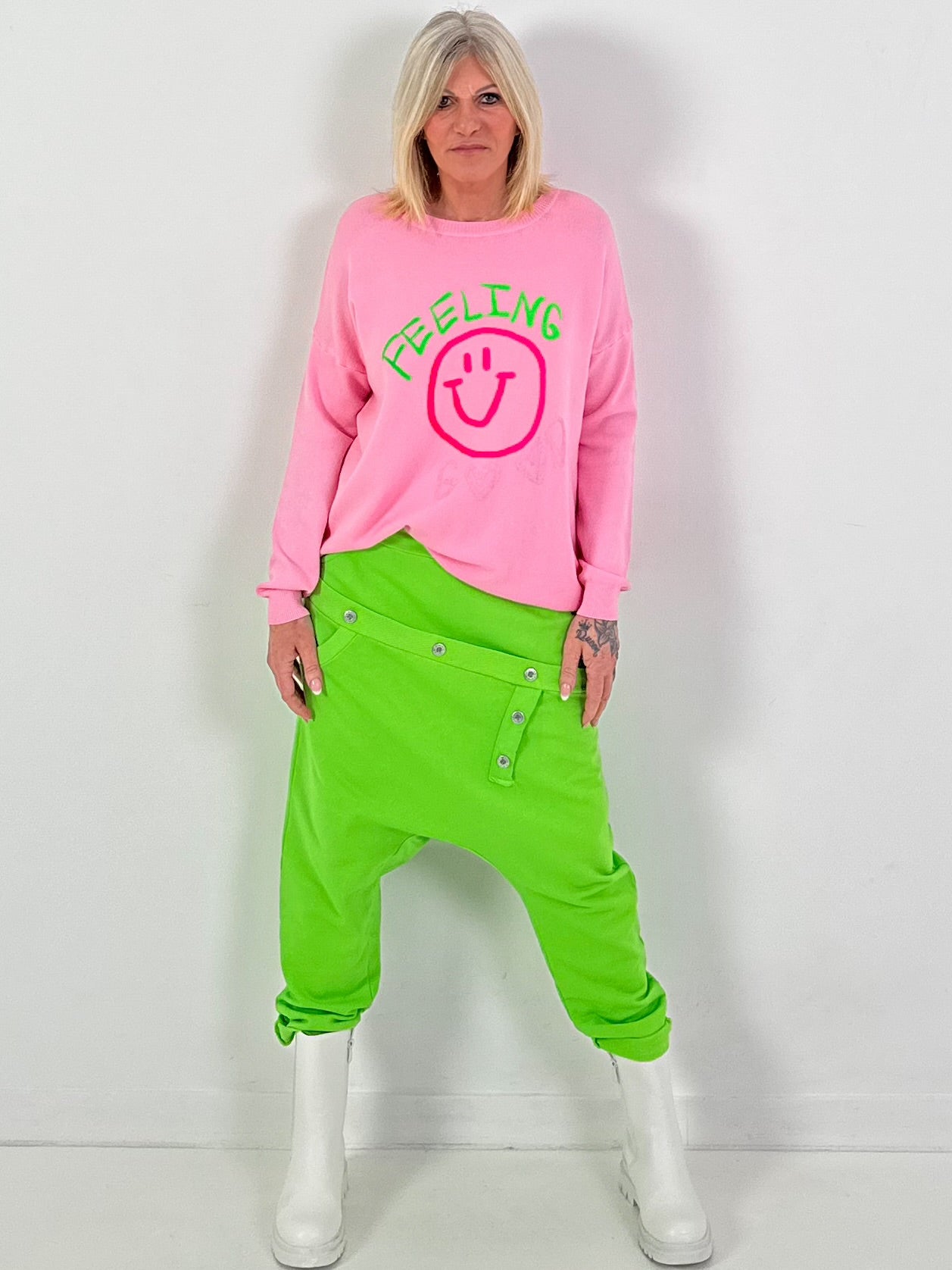 Baggy Hose Modell "Button-Belt" - apfelgrün ( lieferbar ab ca. 12.12.25)