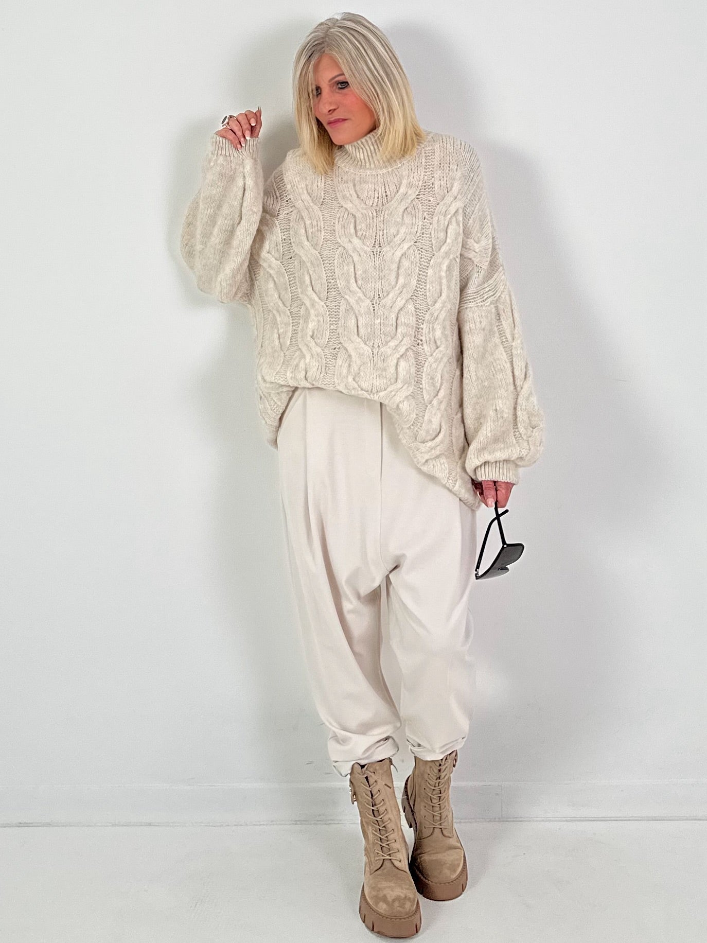 Lässiger Pullover mit Zopfmuster Modell "Pure Cable" - beige